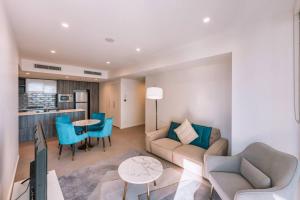 Contemporary 2BR City Stay w Deck and BBQ Access