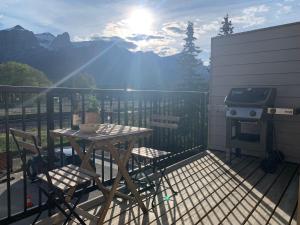 Casa de Luna by Canadian Rockies Vacation Rentals