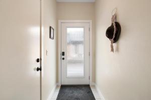 Casa de Luna by Canadian Rockies Vacation Rentals