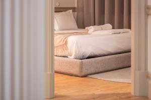 Charming Mezzanine in Aliados by LovelyStay
