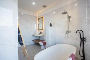 VCG Haven Villa - 2BR Tropical Modern Minimalist