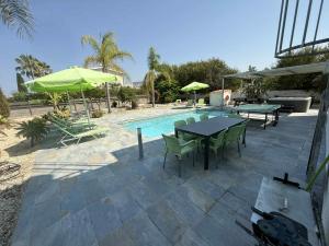 Villa Coralia Gardens 1km From Coral Bay Beach