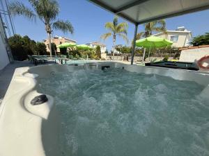 Villa Coralia Gardens 1km From Coral Bay Beach