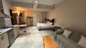 Deluxe King Suite room in Volos View