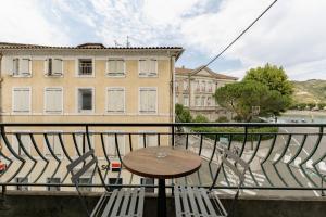 Appartements BaliRhone - Spa prive & balcon avec vue : photos des chambres