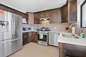 Aurora Oasis - Stylish 4 BDR