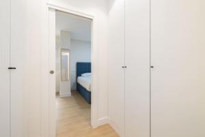 Renovated flat Terrace 2 bedrooms 2 bathrooms