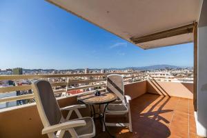 135 - Stunning Beachfront Apartment with Pool, Fuengirola!