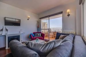 135 - Stunning Beachfront Apartment with Pool, Fuengirola!
