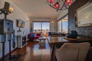 135 - Stunning Beachfront Apartment with Pool, Fuengirola!