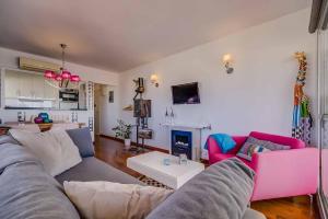 135 - Stunning Beachfront Apartment with Pool, Fuengirola!