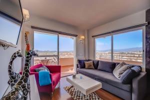 135 - Stunning Beachfront Apartment with Pool, Fuengirola!