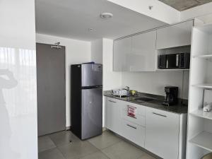 Urban Breeze iFreses, 10th floor! AC, TV and Pool