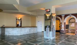 Hydro Seafront Apartment with Beach View and Free Parking