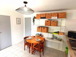 Appartements charmant T2 avec jardin et parking : photos des chambres