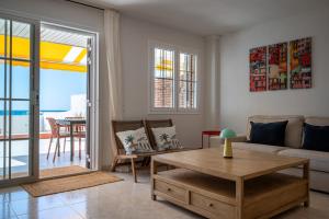 AT148 Frente la playa, jardín privado, vistas mar