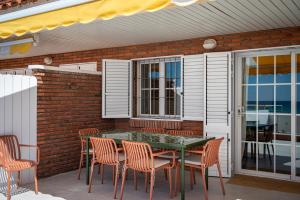 AT148 Frente la playa, jardín privado, vistas mar