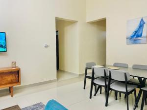 SamawatiEnsuite Apartment with Pool and SeaView