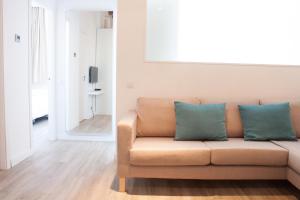 Happy People Sagrada Familia Apartments