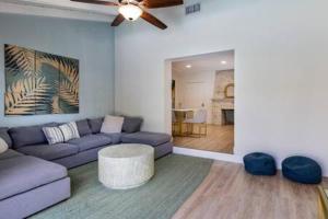 437 NE 107th · Pool Hot Tub Patio 5 Bedrooms 3 BathsParking