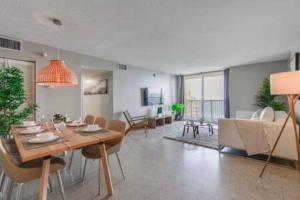 Brickell 3802 · Picturesque Bay Views Pool Sleeps 8 Gym