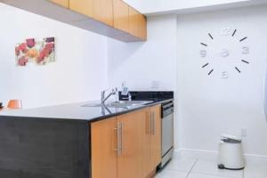 Waterfront 1BR w Bay ViewsBalcony Full Kitchen