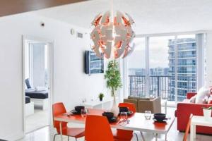 Waterfront 1BR w Bay ViewsBalcony Full Kitchen