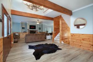 Gatlinburgs Getaway: View, Hot Tub, Theater, MORE