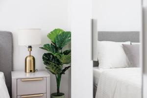 Stylish City Suite, Balcony, Augarten & Center