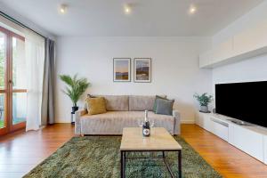 Urban Jungle Apartment With Ac Praga Poludnie