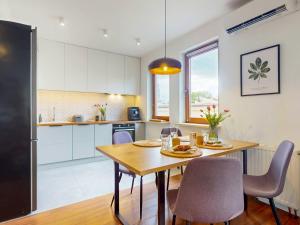 Urban Jungle Apartment With Ac Praga Poludnie