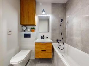 Urban Jungle Apartment With AC Praga Poludnie