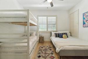 2BR Condo - Pool - Balcony - Prime Location