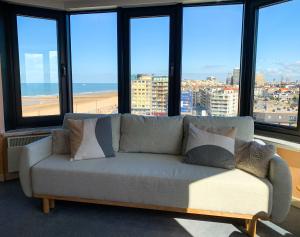Hydro Seafront Apartment with Beach View and Free Parking