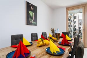 Bright Royal Elegance