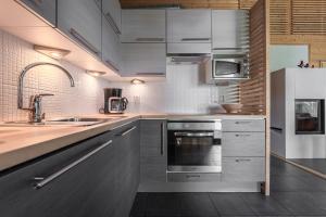 Villa Kultaranta A - Scenic Lakeside Cabin in Tahkovuori with Hot Tub and Sauna