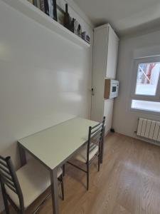 1A158 Amplio Apto centro de Gijón by R2R Consulting