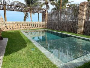 Pé-na-areia com piscina na Rota dos Milagres