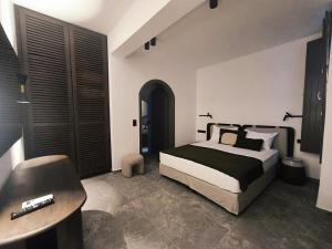 Koniko Santorini Private Pool Villas