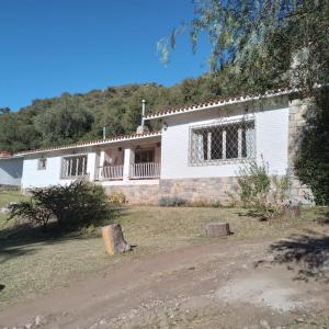 Casona al pie de la sierra