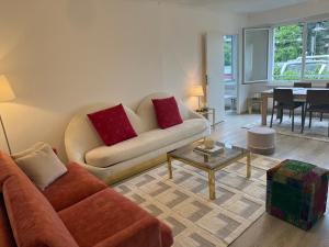 Beautiful 2-Bed Apartment near Palexpo, UN Agencies & Diplomatic Missions