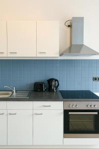 Elegante Designwohnung mit Balkon 15min Airport und Parken