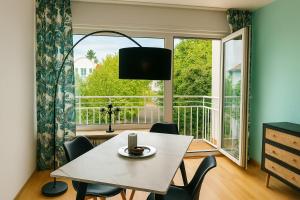 Elegante Designwohnung mit Balkon 15min Airport und Parken
