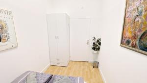 Comfortable rooms in Lugner City area HE