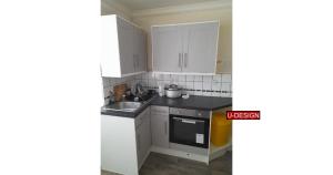 LU3 - Leagrave Station, L & D Hospital with Free Parking