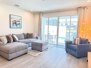 TR17328SB - Stylish 4BR - Private Pool - Sleeps 10