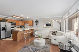 304 Main Level Condo, New Flooring, Mountain Views, Close to Pools, and More