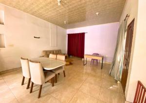 Aluguel CASA REDUTO 3 SUÍTES 4 VAGAS COP 30