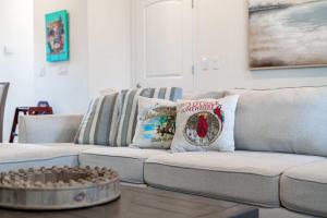 4BR Sleeps 10 within 10 min to Disney