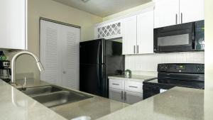 Landing Apartments - Longboat Key